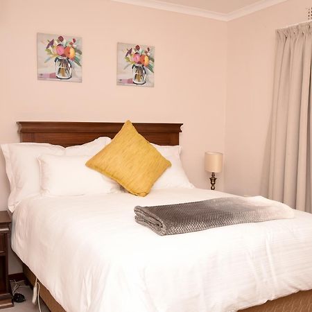 Vinolux Guest House Mthatha Extérieur photo