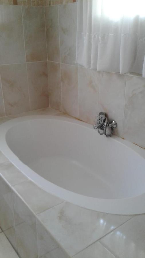 Vinolux Guest House Mthatha Extérieur photo