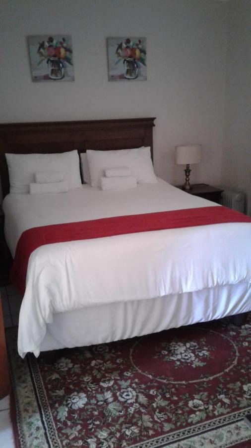 Vinolux Guest House Mthatha Extérieur photo