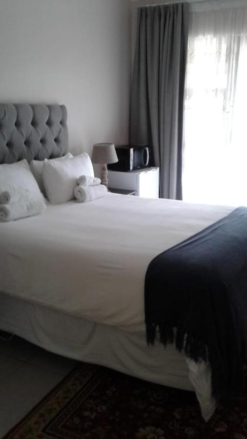 Vinolux Guest House Mthatha Extérieur photo