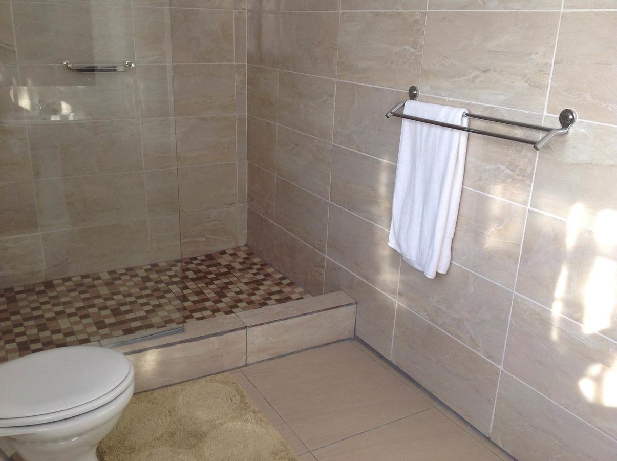 Vinolux Guest House Mthatha Extérieur photo