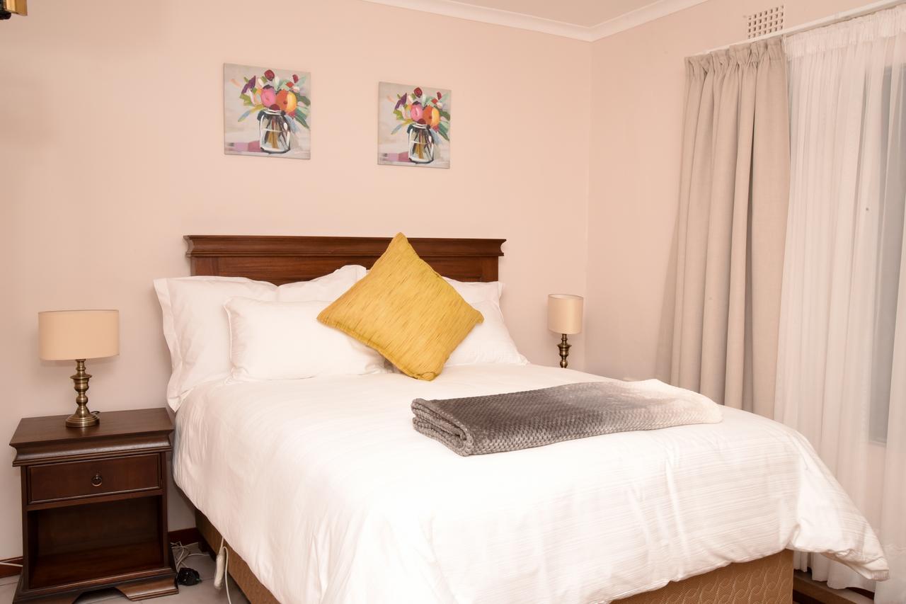 Vinolux Guest House Mthatha Extérieur photo