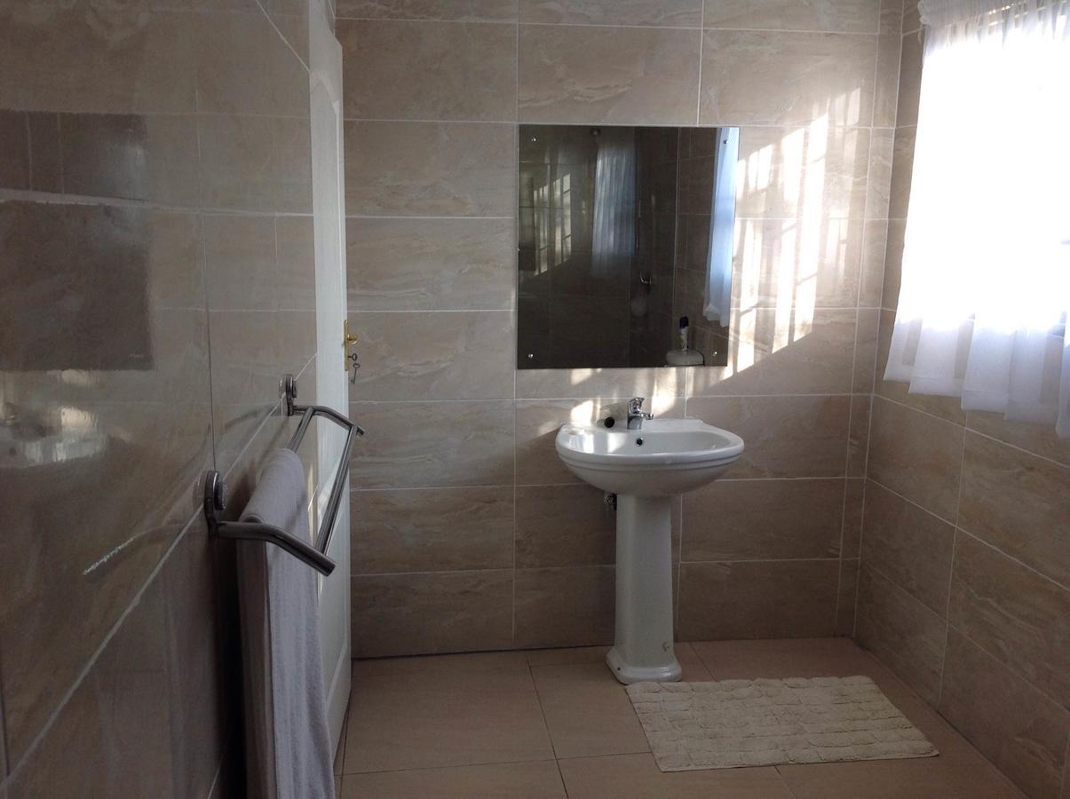 Vinolux Guest House Mthatha Extérieur photo