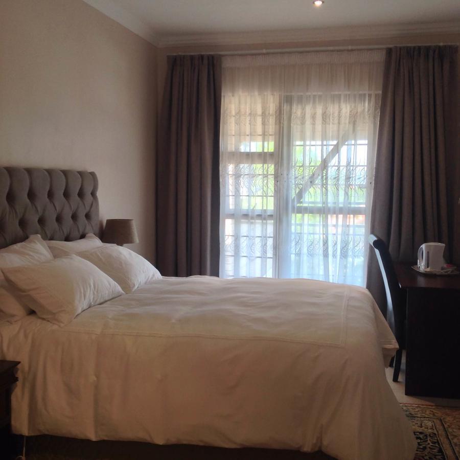 Vinolux Guest House Mthatha Extérieur photo