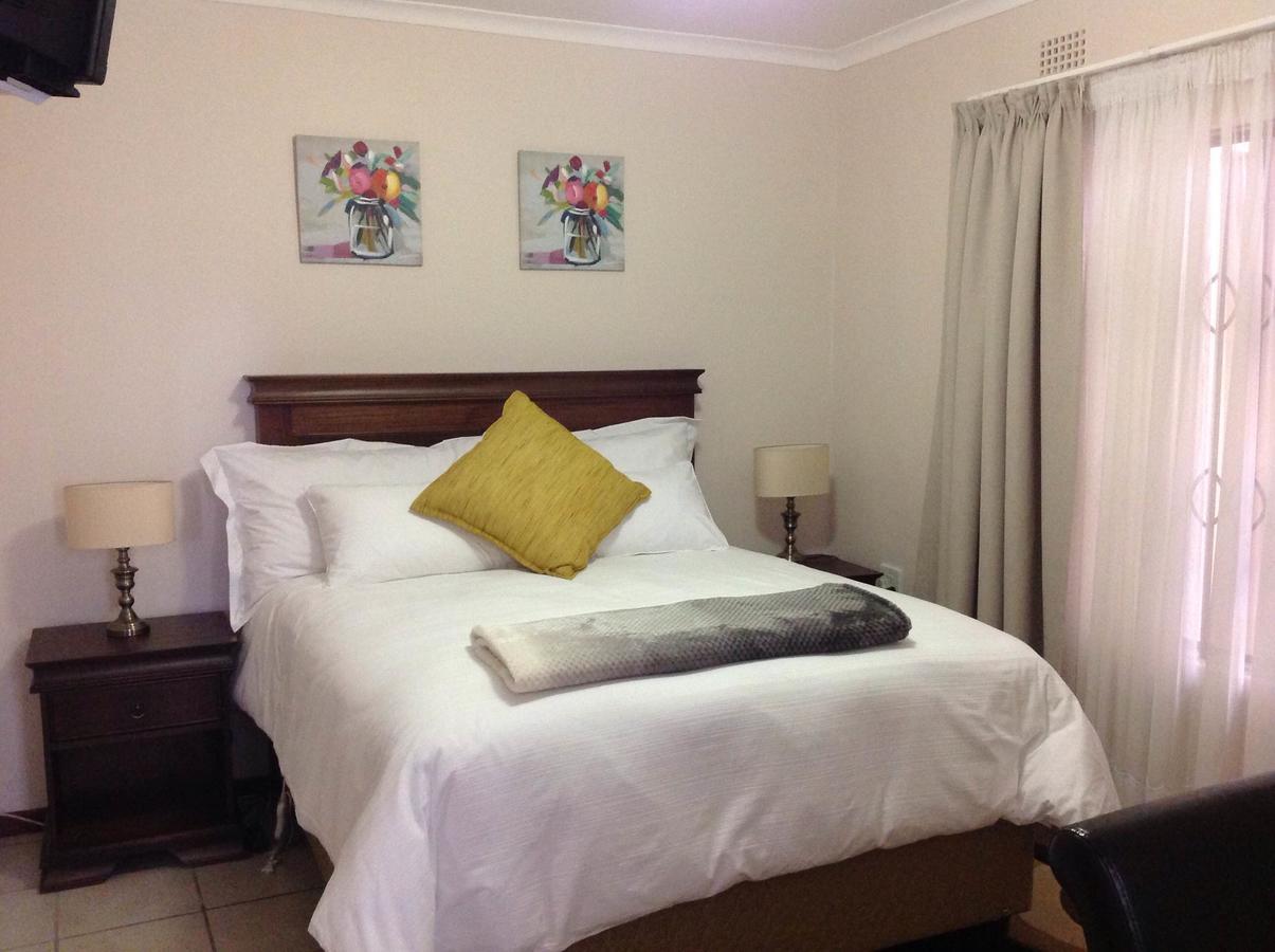 Vinolux Guest House Mthatha Extérieur photo